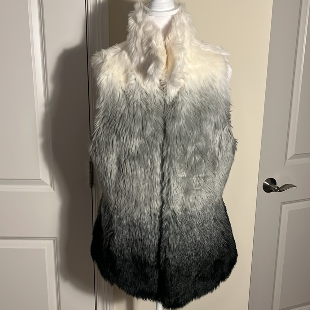 White House Black Market Ombre Faux Fur Vest. Size M. NWOT.